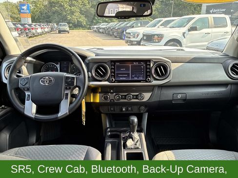Used 2020 Toyota Tacoma SR5 AWD/4WD image 13