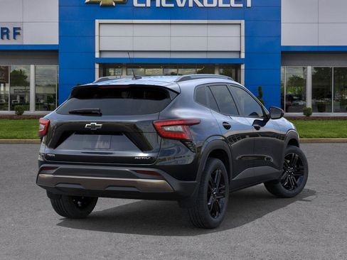 New 2026 Chevrolet Trax ACTIV w/ Sunroof Package FWD image 5