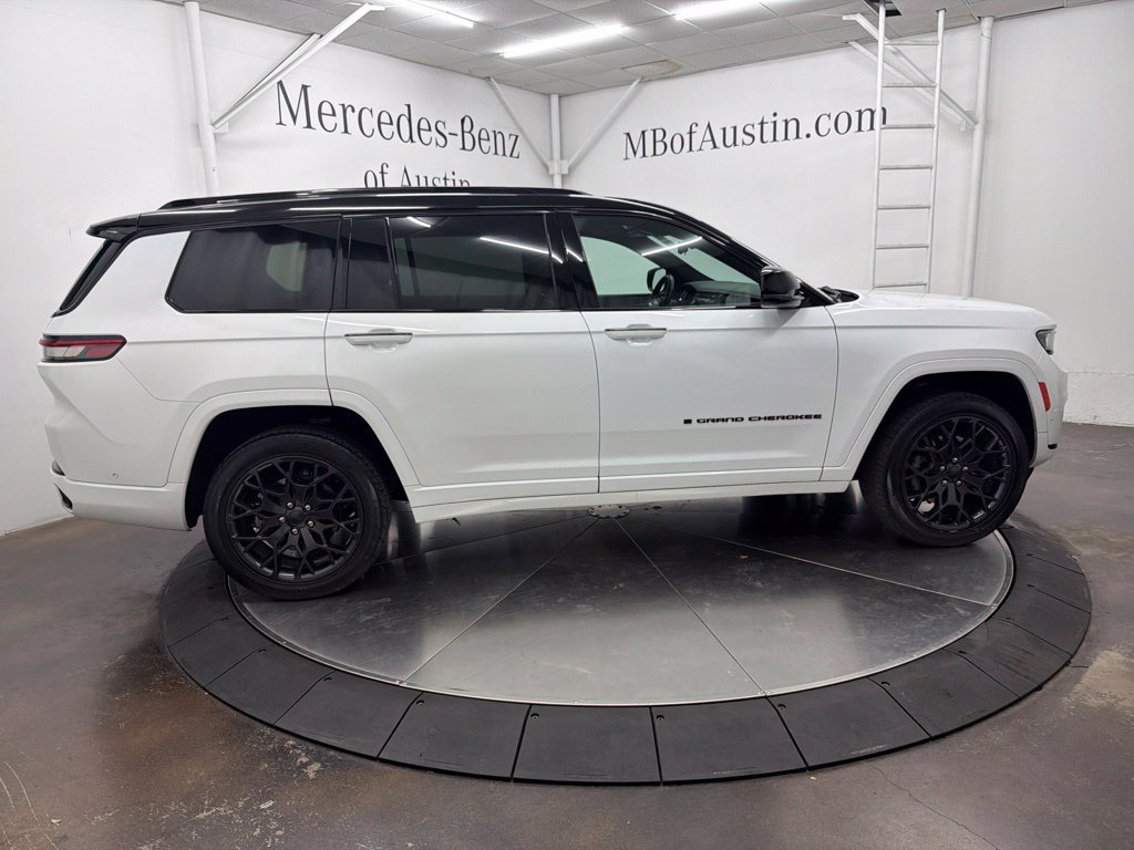 Used 2023 Jeep Grand Cherokee L Summit w/ Advanced Protech Group IV AWD/4WD image 8
