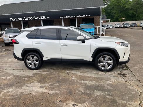 Used 2020 Toyota RAV4 Limited AWD/4WD image 2