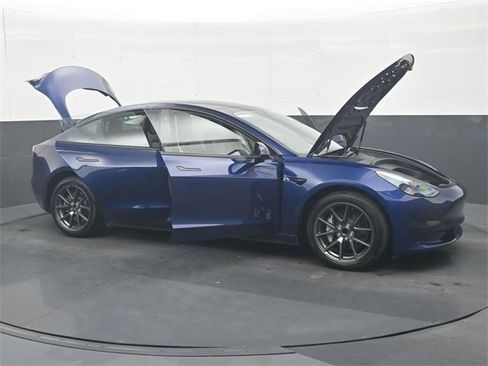 Used 2023 Tesla Model 3 Standard Range image 33