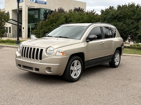 Used 2010 Jeep Compass Sport AWD/4WD image 3