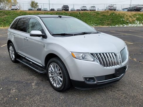 Used 2013 Lincoln MKX AWD image 16
