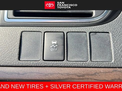 Certified 2017 Toyota Camry LE FWD image 31