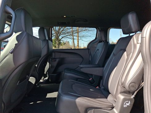 New 2026 Chrysler Voyager LX image 6