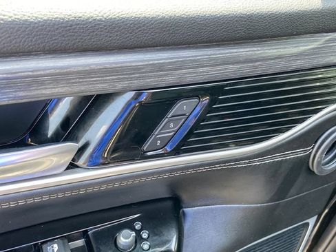 Used 2023 Jeep Wagoneer Series III w/ Preferred Equipment Group AWD/4WD image 18