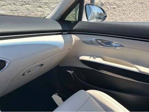Used 2022 Genesis GV70 2.5T AWD/4WD image 8