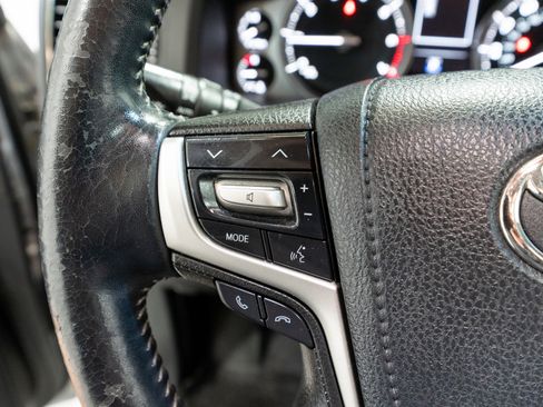 Used 2016 Toyota Land Cruiser image 28