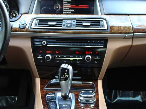 Used 2015 BMW 750Li xDrive image 12