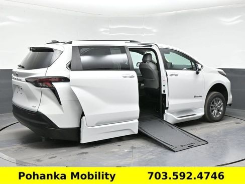 Used 2026 Toyota Sienna XLE FWD image 20