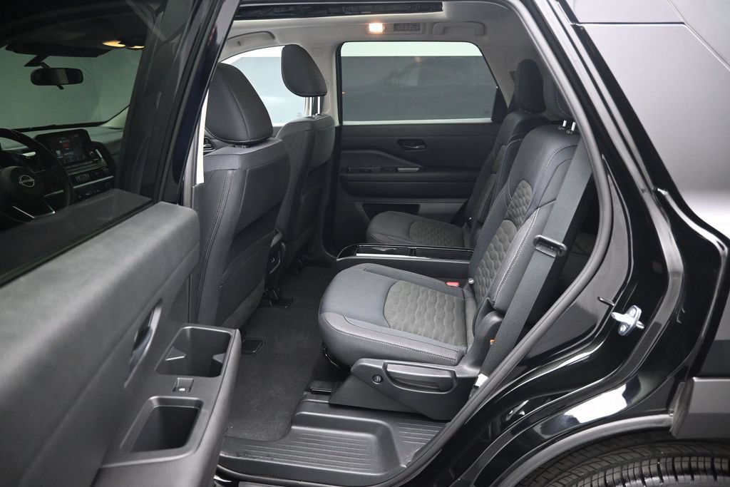 Used 2025 Nissan Pathfinder SV w/ SV Premium Package AWD/4WD image 19