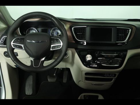 Used 2023 Chrysler Voyager LX FWD image 15