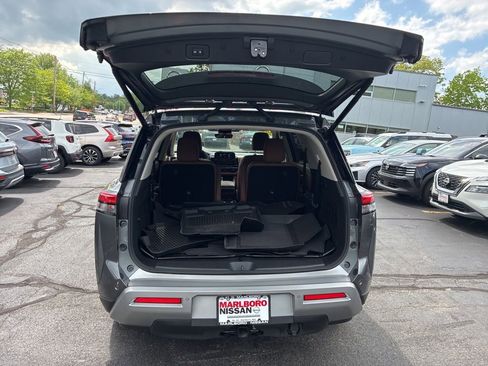 Used 2023 Nissan Pathfinder Platinum AWD/4WD image 13