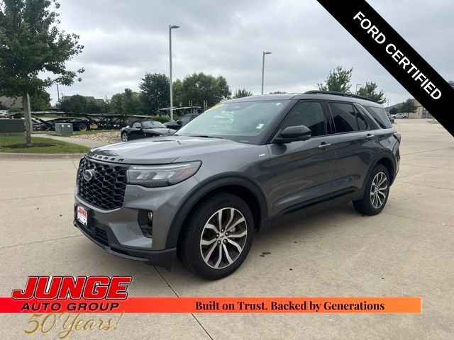 Certified 2025 Ford Explorer ST-Line AWD/4WD image 3
