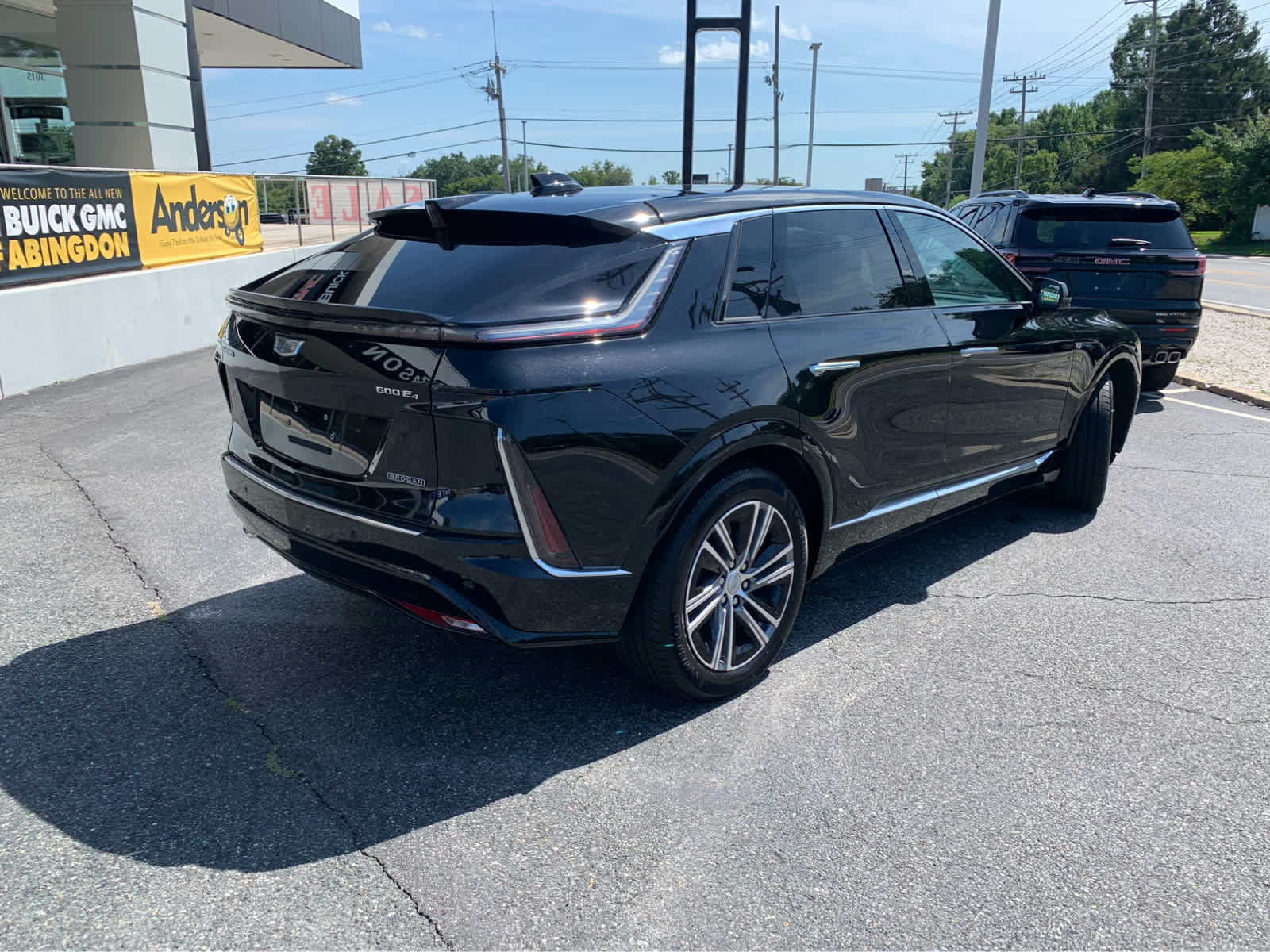 Used 2024 Cadillac Lyriq Luxury w/ LPO, Floor Liner Package AWD/4WD image 5