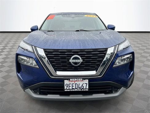 Used 2023 Nissan Rogue SV image 2