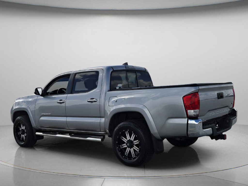 Used 2017 Toyota Tacoma SR5 w/ Tow Package RWD image 6