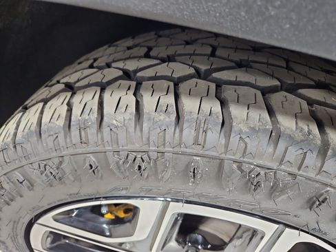 Used 2023 Rivian R1S Adventure AWD/4WD image 34
