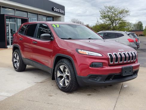 Used 2017 Jeep Cherokee Sport w/ Cold Weather Group AWD/4WD image 11