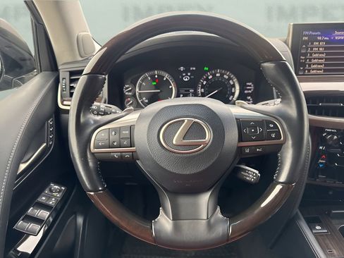 Used 2021 Lexus LX 570 4WD w/ Luxury Package image 16