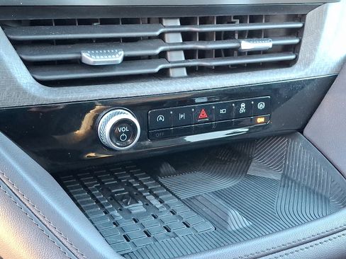 Used 2025 Ford Explorer Platinum w/ Ultimate Package image 18