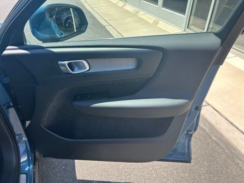 Used 2025 Volvo XC40 B5 Core AWD/4WD image 14