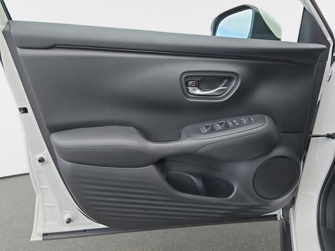 Certified 2025 Honda HR-V LX image 27