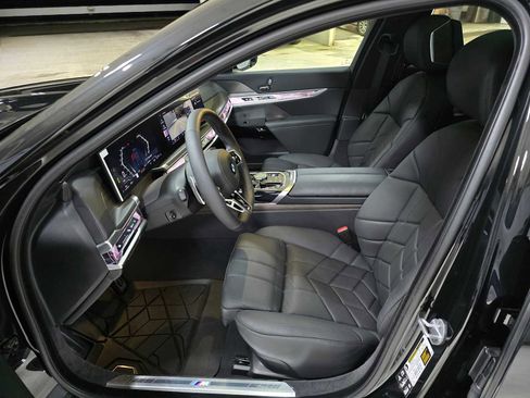 Used 2026 BMW 760i xDrive w/ Executive Package image 21