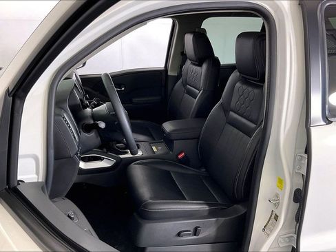 Used 2024 Nissan Frontier SL w/ Technology Package image 37