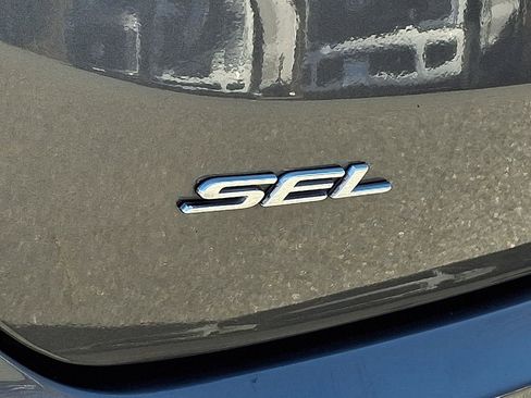 Certified 2024 Ford Edge SEL image 31