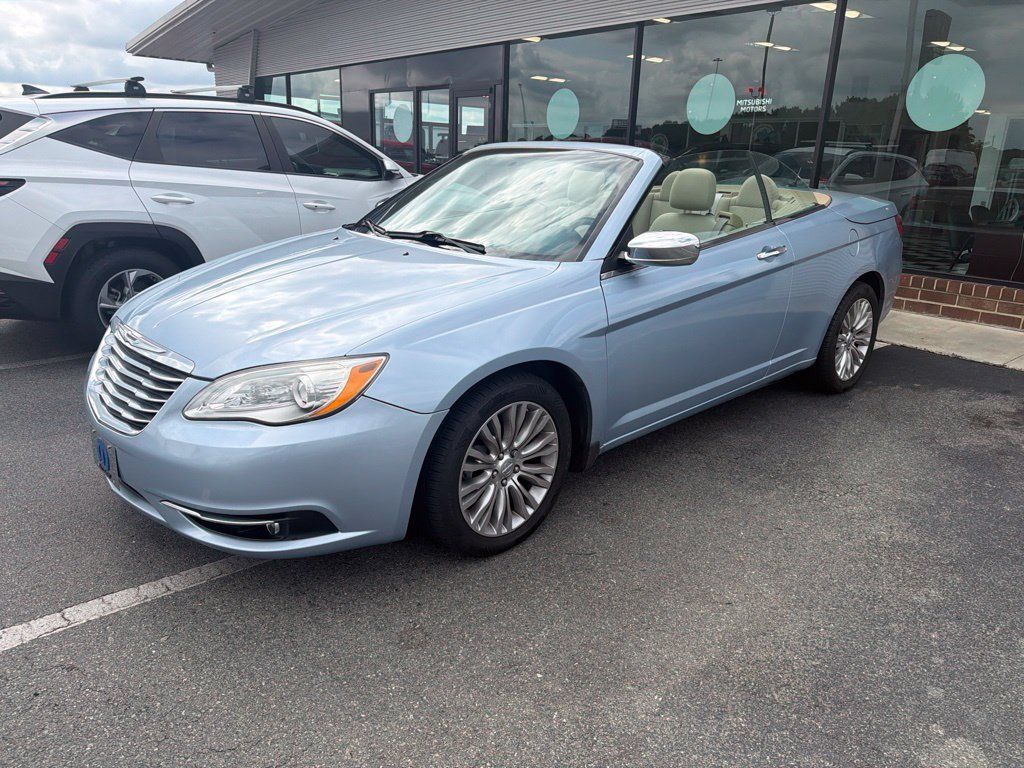 Used 2014 Chrysler 200 Limited FWD image 4