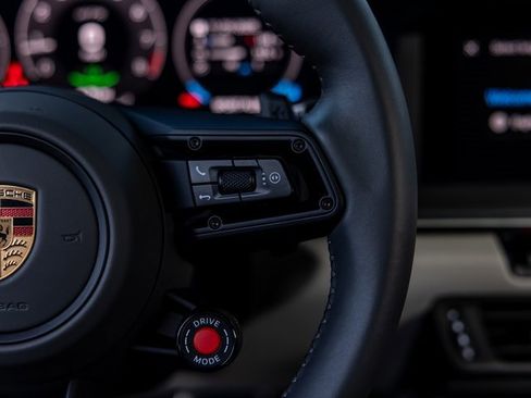 Used 2025 Porsche 911 Carrera GTS image 40