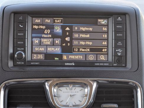 Used 2015 Chrysler Town & Country Touring-L w/ Driver Convenience Group image 22