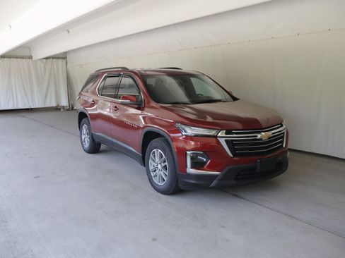 Used 2023 Chevrolet Traverse LT AWD/4WD image 1