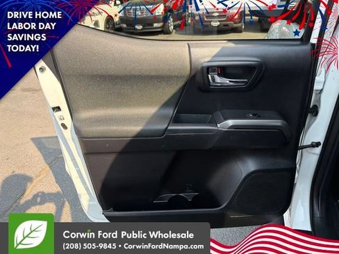 Used 2019 Toyota Tacoma TRD Sport AWD/4WD image 29