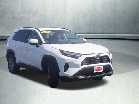 Used 2024 Toyota RAV4 XLE AWD/4WD image 11