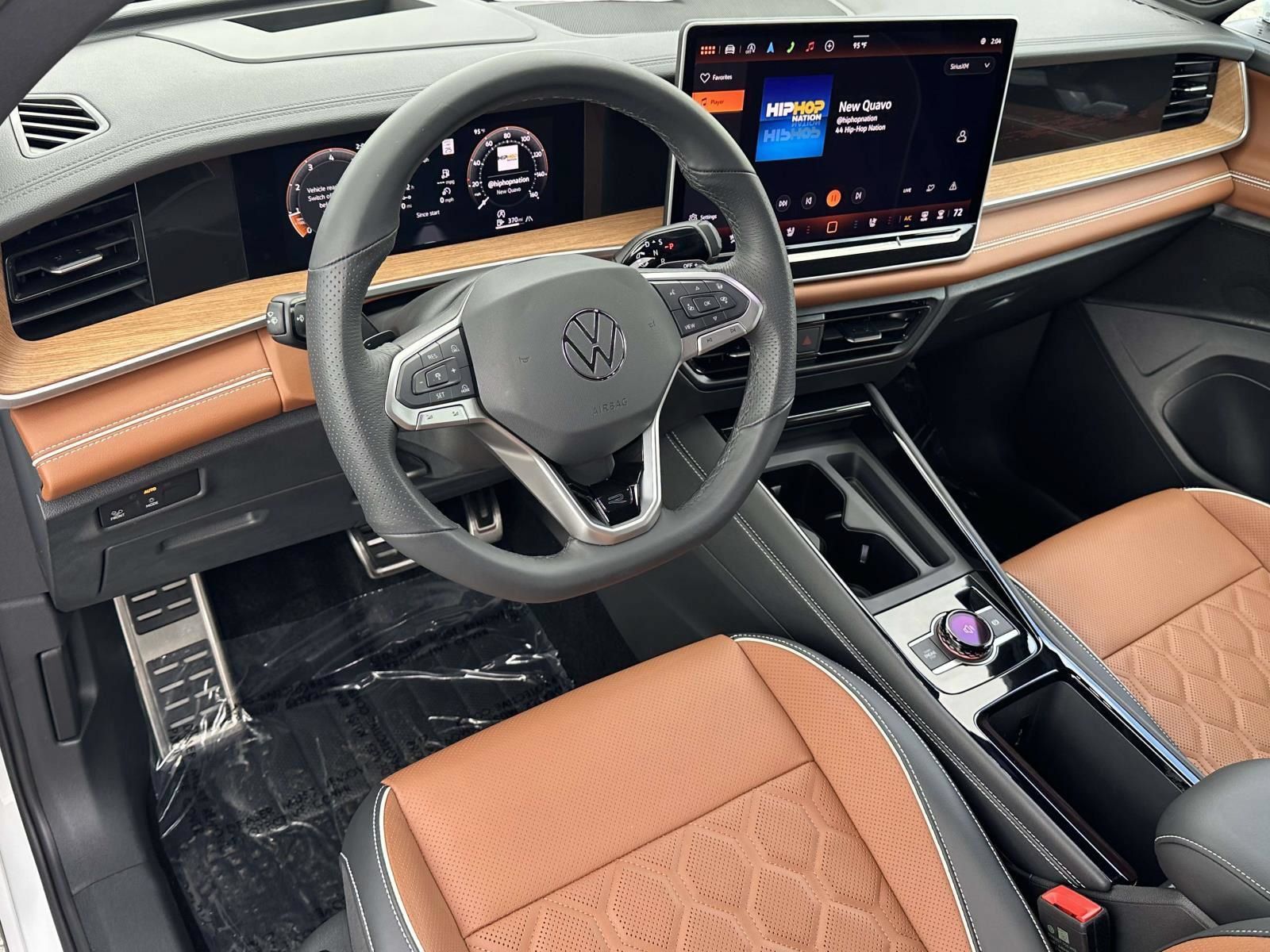 Certified 2026 Volkswagen Tiguan SEL R-Line AWD/4WD image 9