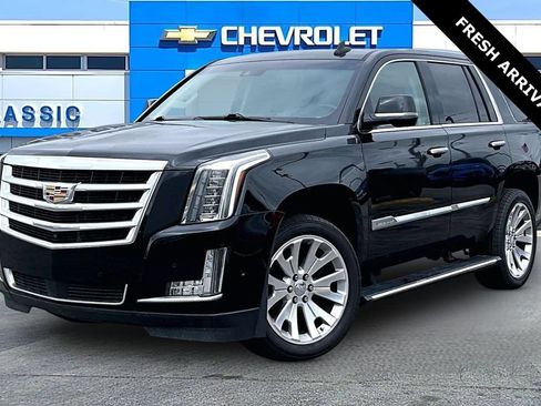 Used 2020 Cadillac Escalade Premium Luxury AWD/4WD image 2