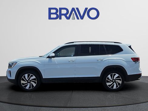 Used 2025 Volkswagen Atlas SE FWD image 2