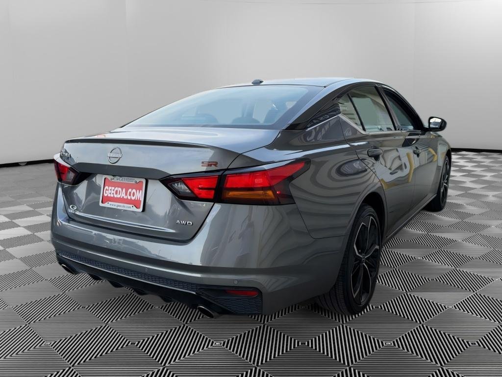 Used 2025 Nissan Altima 2.5 SR AWD/4WD image 4