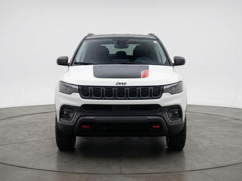 Used 2025 Jeep Compass Trailhawk image 2