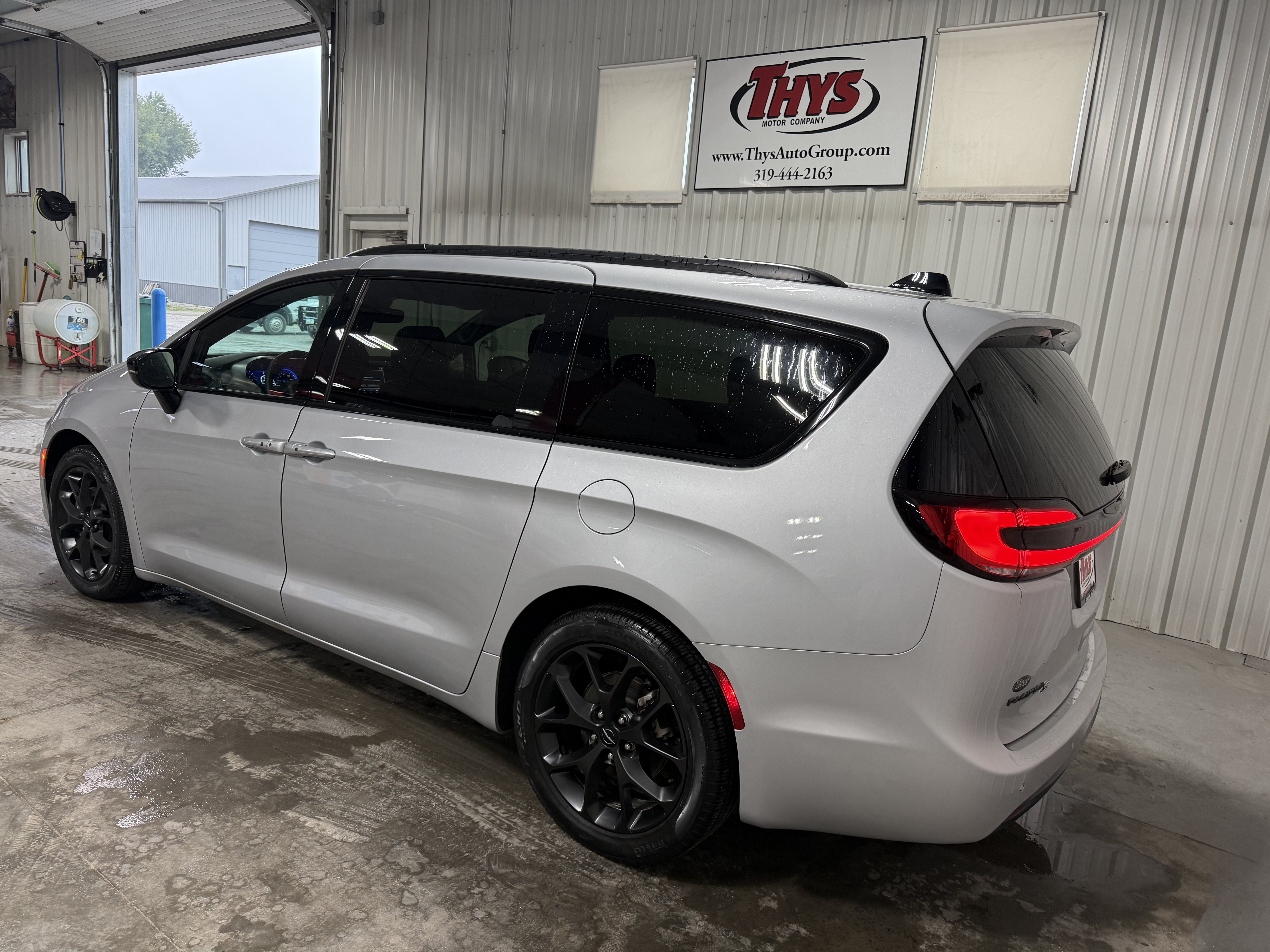 Used 2024 Chrysler Pacifica Touring-L w/ S Appearance Package FWD image 12