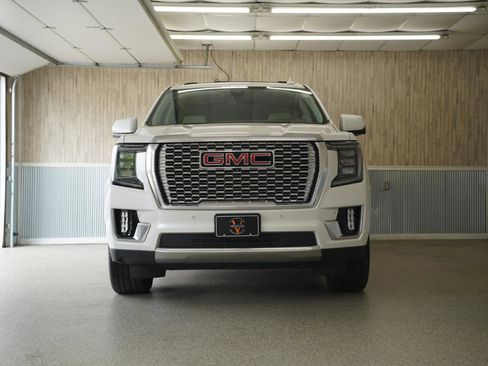 Used 2021 GMC Yukon XL Denali w/ Denali Premium Package AWD/4WD image 2