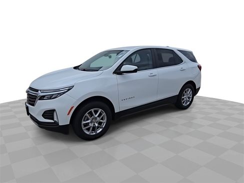 Used 2023 Chevrolet Equinox LT w/ Driver Convenience Package image 4