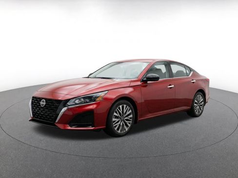 Used 2025 Nissan Altima 2.5 SV FWD image 10