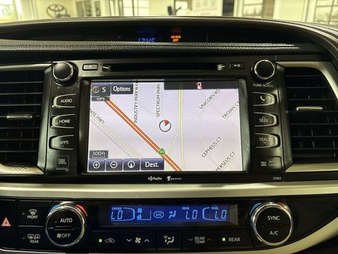 Used 2015 Toyota Highlander Limited Platinum AWD/4WD image 19