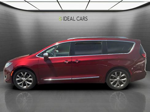 Used 2017 Chrysler Pacifica Limited FWD image 9