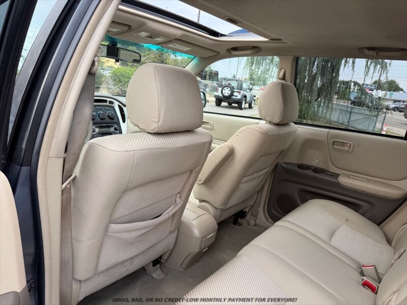 Used 2007 Toyota Highlander 4WD V6 w/ 3rd Row image 12