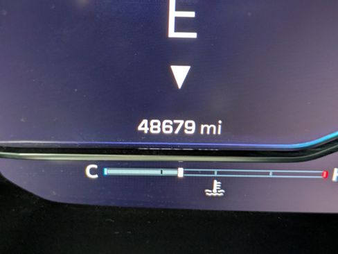 Used 2024 Chevrolet Suburban RST image 30