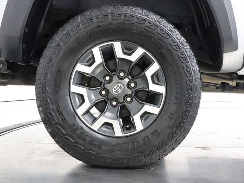 Used 2022 Toyota Tacoma TRD Off-Road AWD/4WD image 40